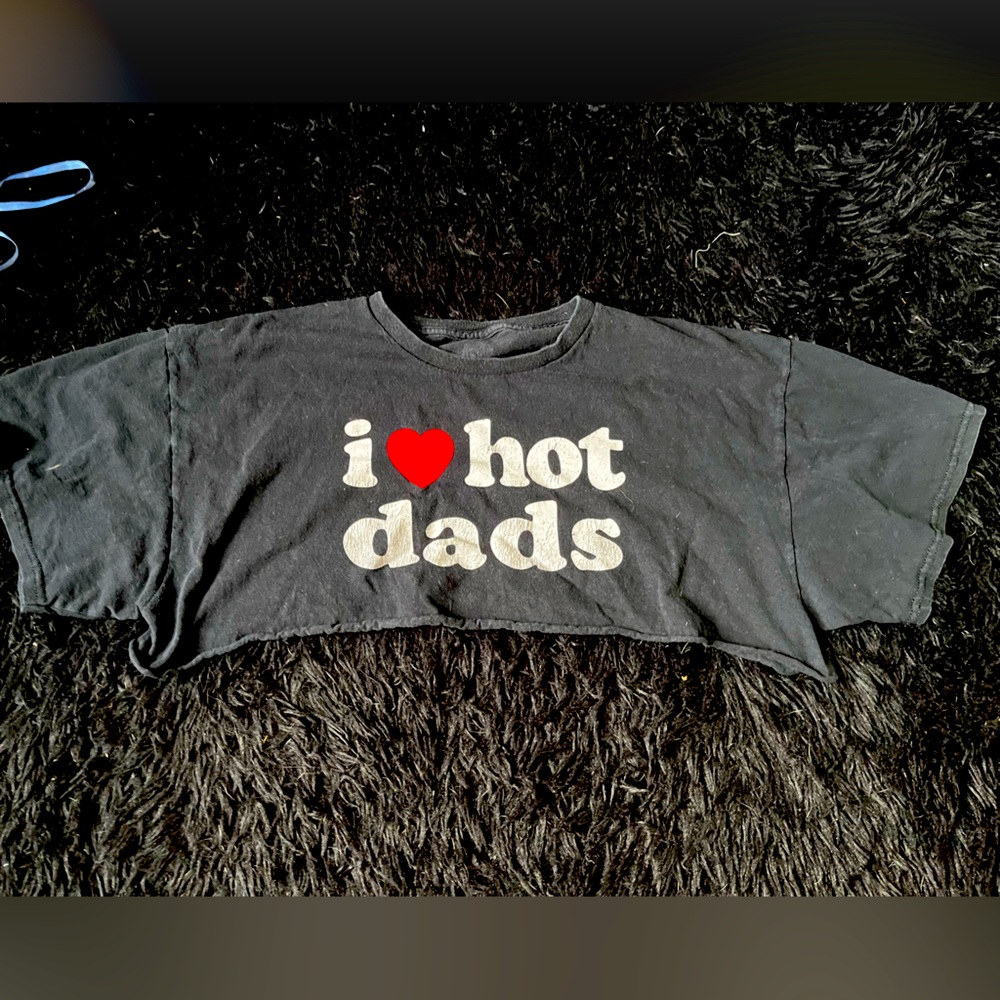 i ❤️ hot dads cropped shirt